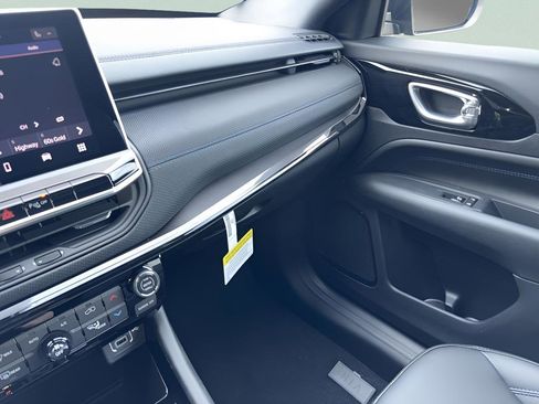 New 2026 Jeep Compass Limited image 27