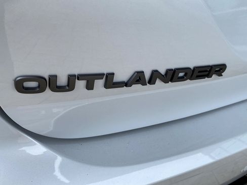 New 2026 Mitsubishi Outlander LE AWD/4WD image 8