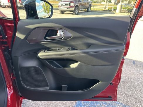 New 2026 Chrysler Pacifica Select image 53