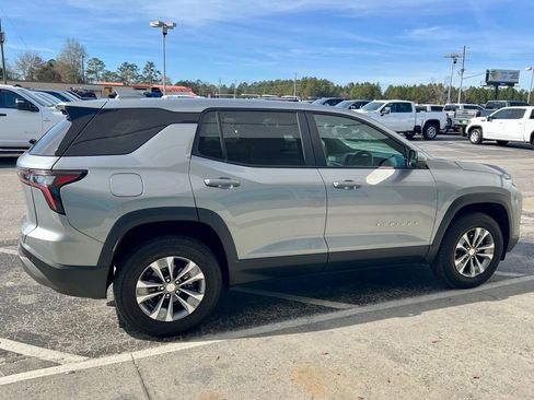 Used 2025 Chevrolet Equinox LT w/ Safety and Technology Package image 3