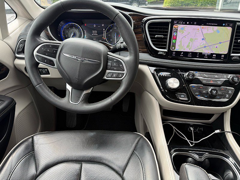 Used 2024 Chrysler Pacifica Limited FWD image 11
