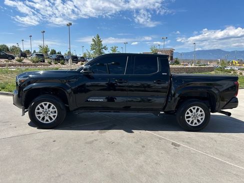 Used 2025 Toyota Tacoma SR5 AWD/4WD image 5