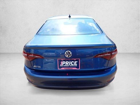 Used 2021 Volkswagen Jetta SE w/ SE Cold Weather Package FWD image 3