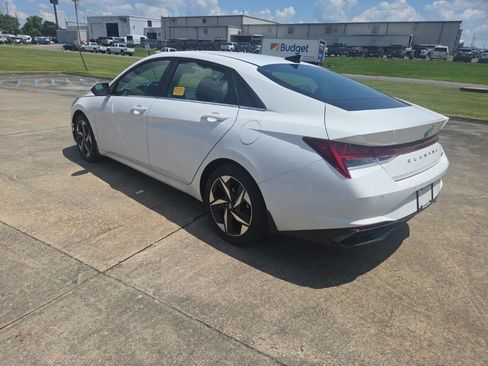 Used 2023 Hyundai Elantra Limited FWD image 6