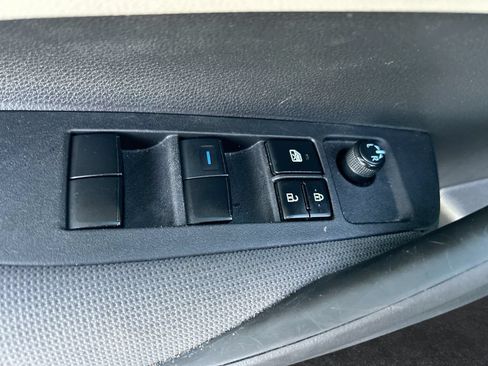 Used 2022 Toyota Corolla LE FWD image 12