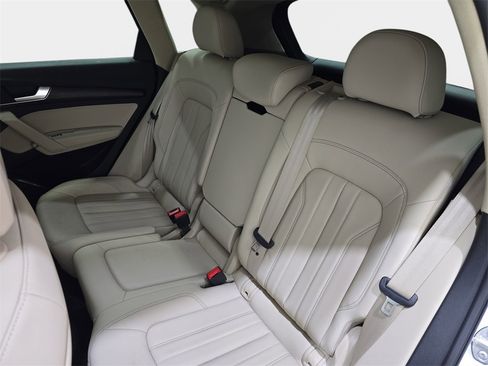 Used 2023 Audi Q5 2.0T Premium w/ Convenience Package image 16