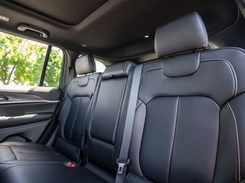 Used 2024 Jeep Grand Cherokee Limited AWD/4WD image 44