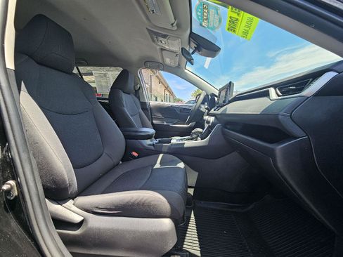 Used 2020 Toyota RAV4 LE w/ All Weather Liner Package AWD/4WD image 16