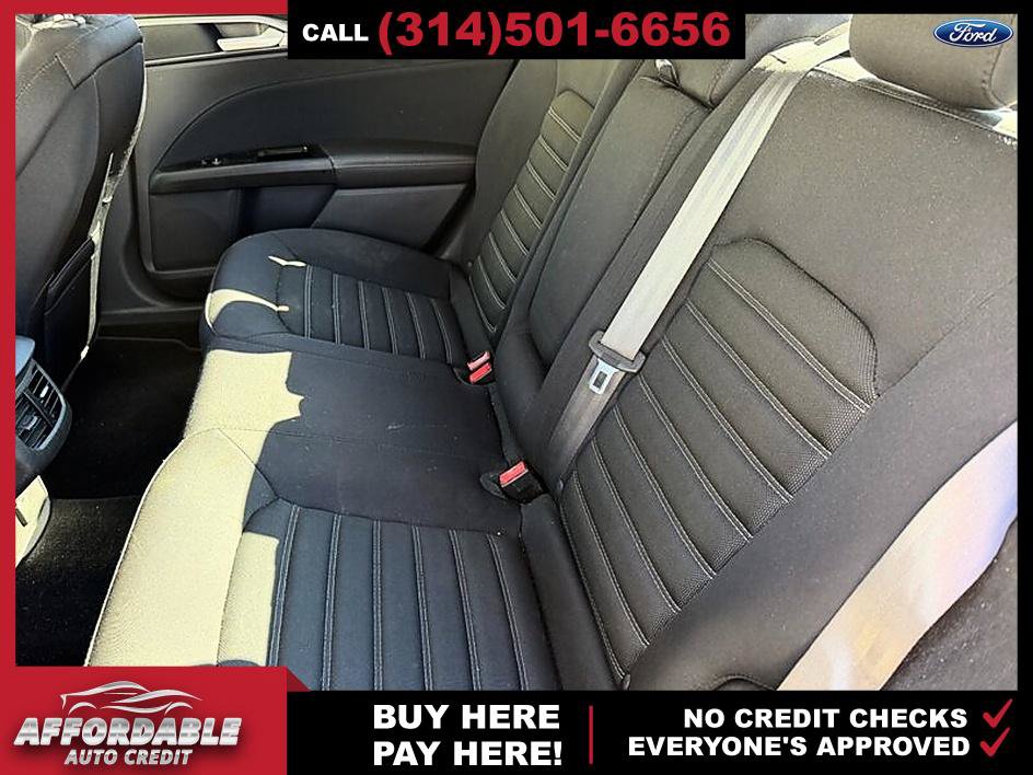 Used 2014 Ford Fusion SE FWD image 11