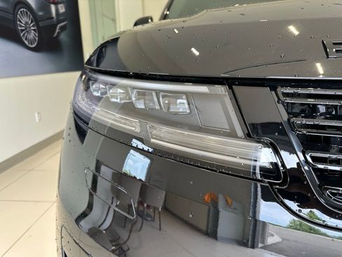 New 2025 Land Rover Range Rover Sport Dynamic SE AWD/4WD image 8