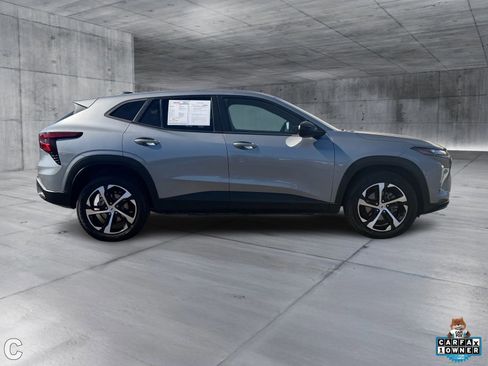 Used 2024 Chevrolet Trax RS image 8