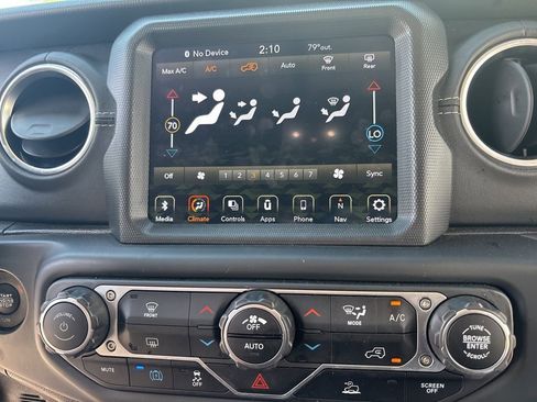 Used 2021 Jeep Wrangler Unlimited Sahara image 29