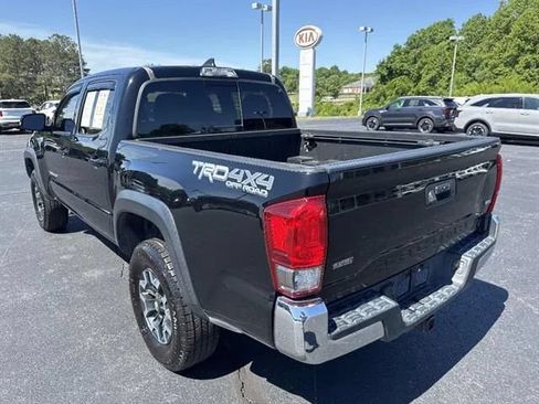 Used 2017 Toyota Tacoma TRD Off-Road w/ Tow Package (A/T) AWD/4WD image 4