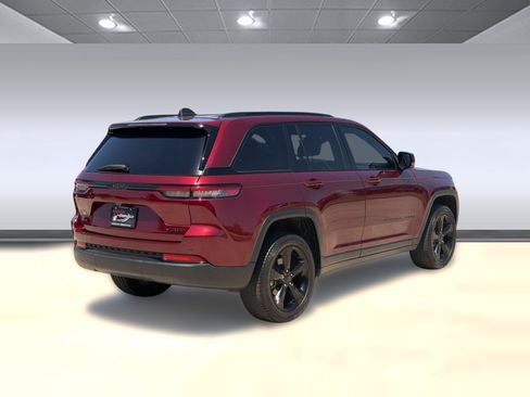 Used 2024 Jeep Grand Cherokee Limited w/ Black Appearance Package AWD/4WD image 9