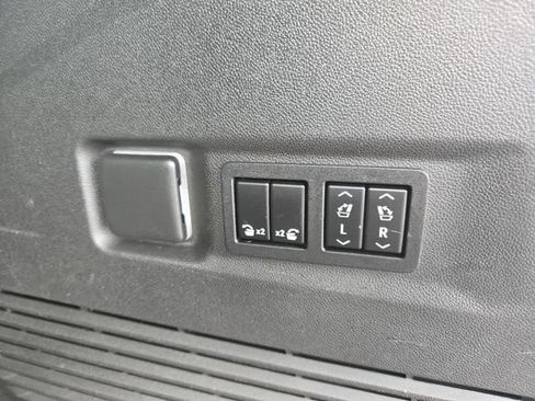 Used 2022 GMC Yukon XL AT4 w/ Technology Package AWD/4WD image 35