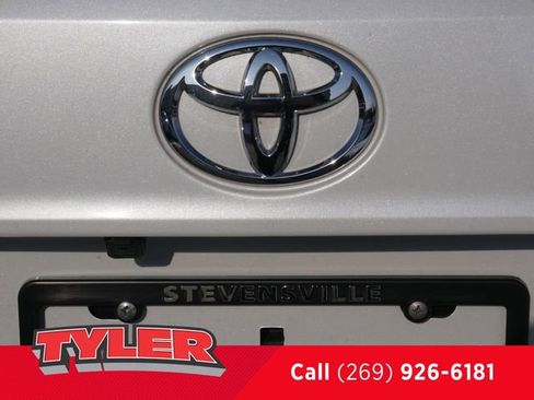 Used 2023 Toyota Highlander LE FWD image 15