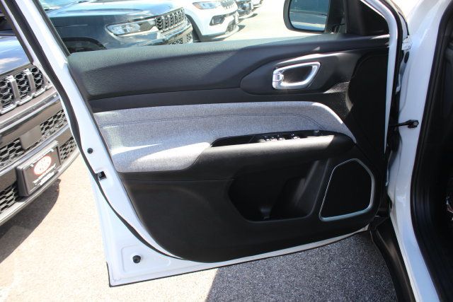 Used 2024 Jeep Compass Latitude AWD/4WD image 20