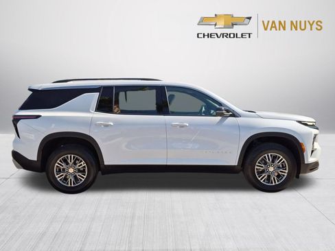 Used 2026 Chevrolet Traverse LT w/ Driver Confidence Package FWD image 4