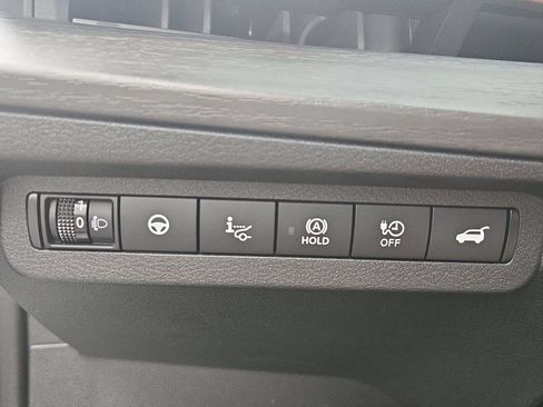 Used 2024 Nissan Ariya FWD image 25