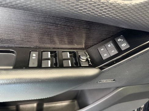 Used 2020 Land Rover Range Rover Velar R-Dynamic S AWD/4WD image 13
