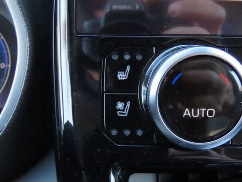 Used 2024 Toyota Highlander Limited image 25