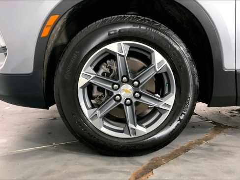 Used 2025 Chevrolet Blazer LT AWD/4WD image 9