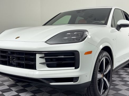 Certified 2025 Porsche Cayenne E-Hybrid AWD/4WD image 12