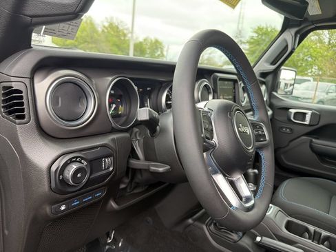 Used 2023 Jeep Wrangler Unlimited Rubicon 4xe w/ Cold Weather Group AWD/4WD image 21