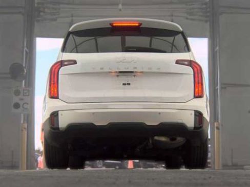 Used 2024 Kia Telluride LX FWD image 14