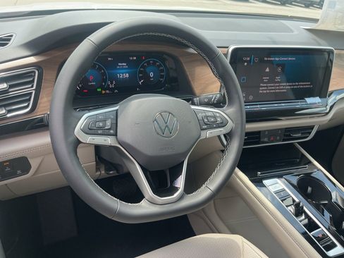 New 2026 Volkswagen Atlas SE FWD image 35