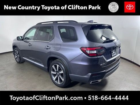 Used 2025 Honda Pilot Touring image 5