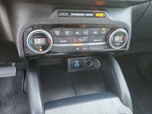 Used 2021 Ford Escape SE image 25