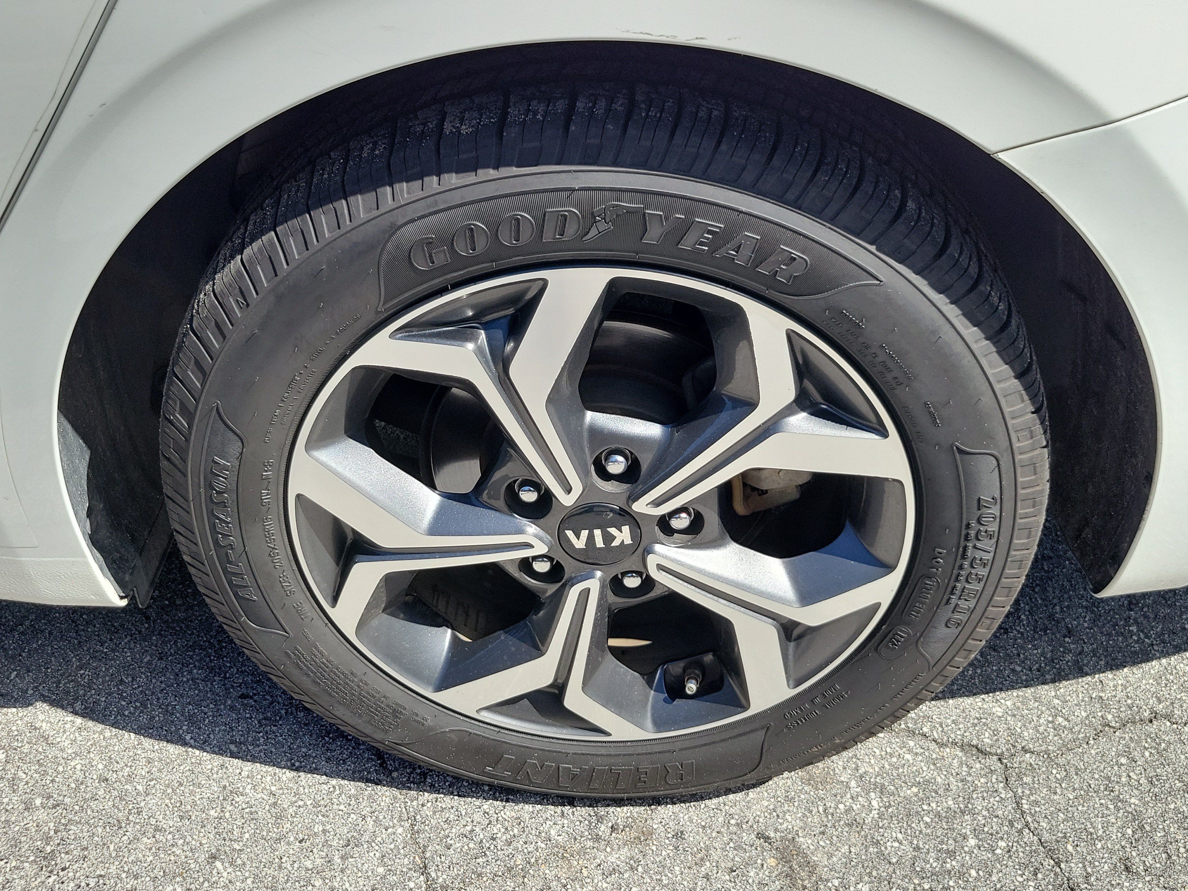 Used 2020 Kia Forte LXS FWD image 11