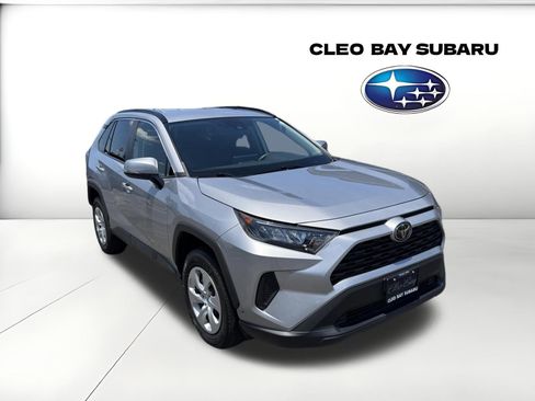 Used 2020 Toyota RAV4 LE FWD image 1