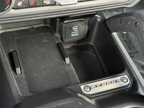 Used 2025 Ford Bronco Badlands image 19