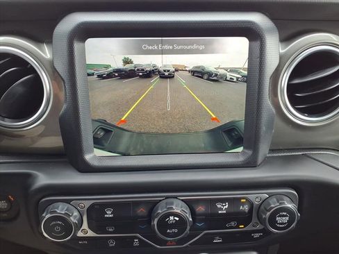 Used 2023 Jeep Gladiator Overland image 12