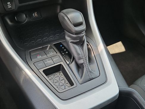 Used 2024 Toyota RAV4 XLE FWD image 19