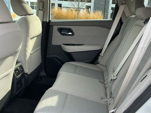 Used 2022 Nissan Rogue SV image 24