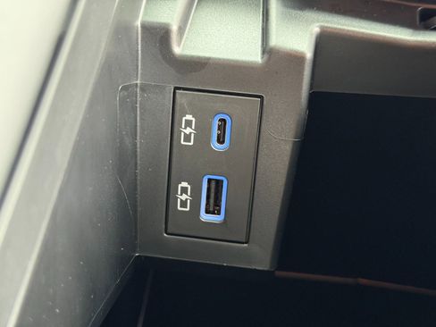 Used 2024 Toyota Sienna XSE image 32