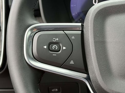 Used 2023 Volvo XC40 B5 Ultimate w/ Protection Package Premier image 31