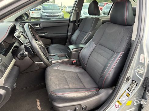 Used 2017 Toyota Camry SE FWD image 7