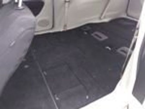 Used 2023 Chrysler Voyager LX image 5