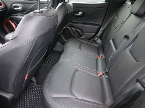 Used 2022 Jeep Renegade Trailhawk AWD/4WD image 27