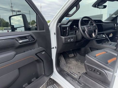 Used 2025 GMC Sierra 2500 AT4 w/ AT4 Premium Plus Package AWD/4WD image 39