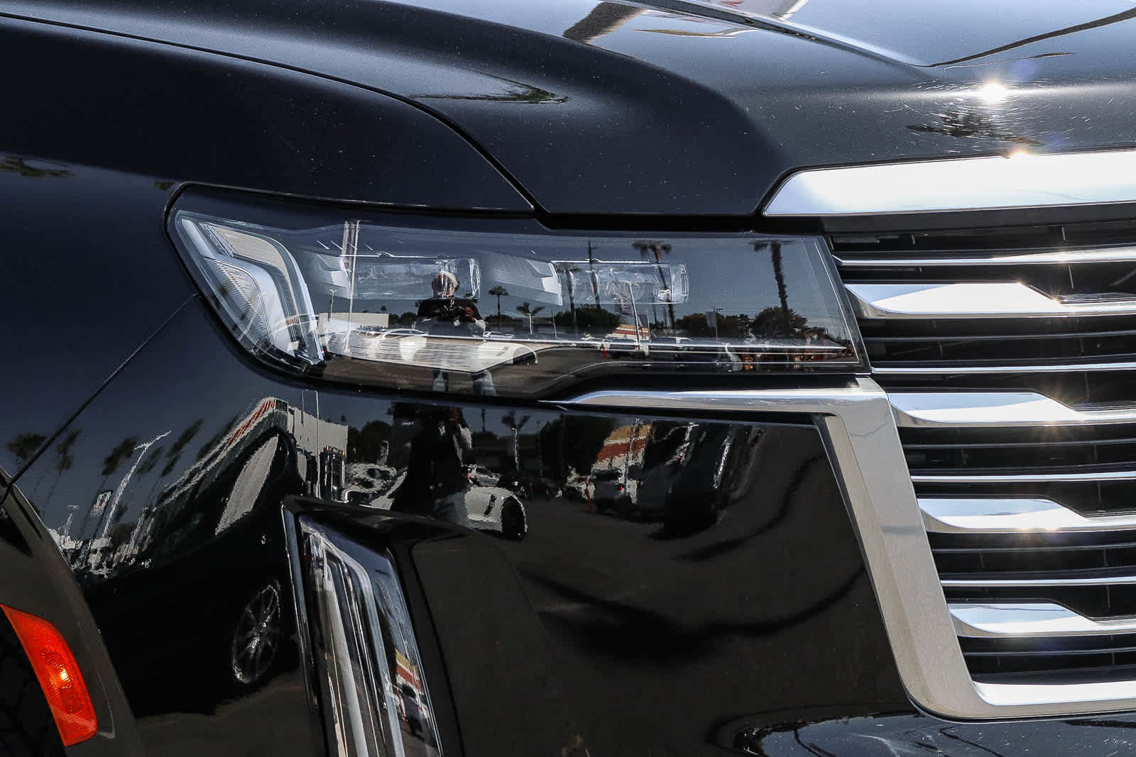 Used 2023 Cadillac Escalade ESV Premium Luxury Platinum AWD/4WD image 4