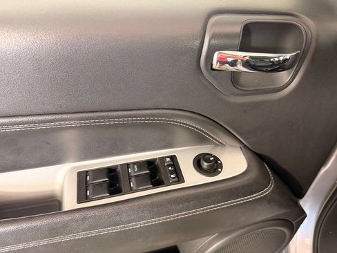 Used 2016 Jeep Compass High Altitude FWD image 24