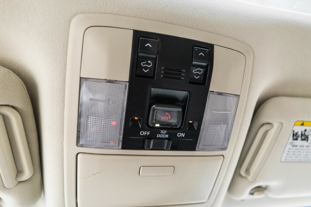 Used 2023 Lexus GX 460 Premium w/ Accessory Package AWD/4WD image 32