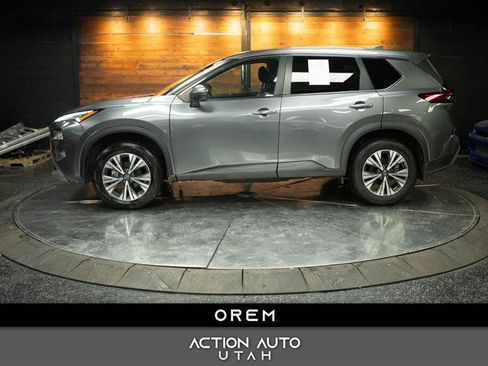 Used 2022 Nissan Rogue SV FWD image 1