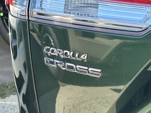 Used 2025 Toyota Corolla Cross LE FWD image 5