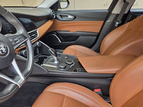 Used 2018 Alfa Romeo Giulia AWD image 11